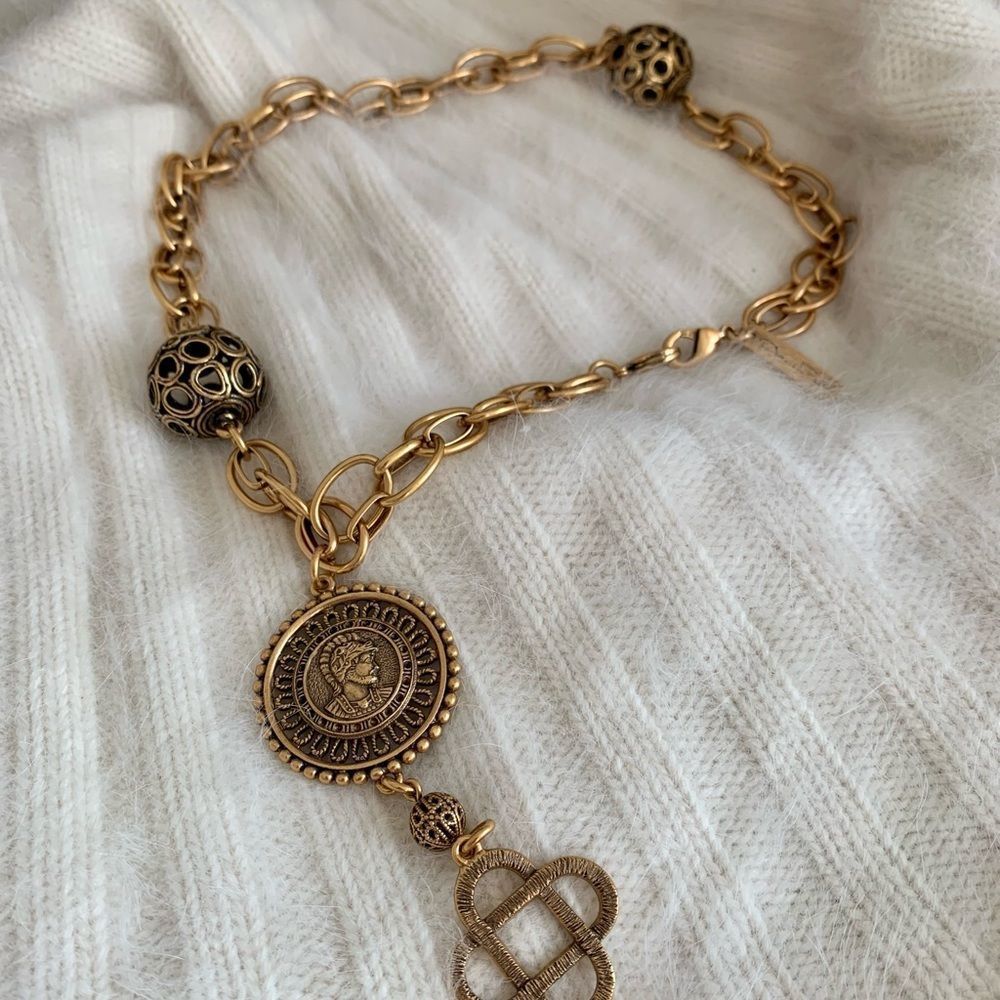 Oscar de la Renta Medallion Chunky Necklace ✨✨✨